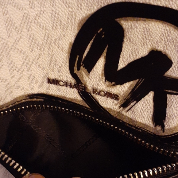 Purse - Picture 4 of 4